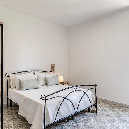 Residenza Delle Acacie E Del Ligustro - Le Di Valentina شقة